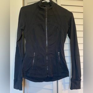 Lululemon women’s size 4 black zip up jacket